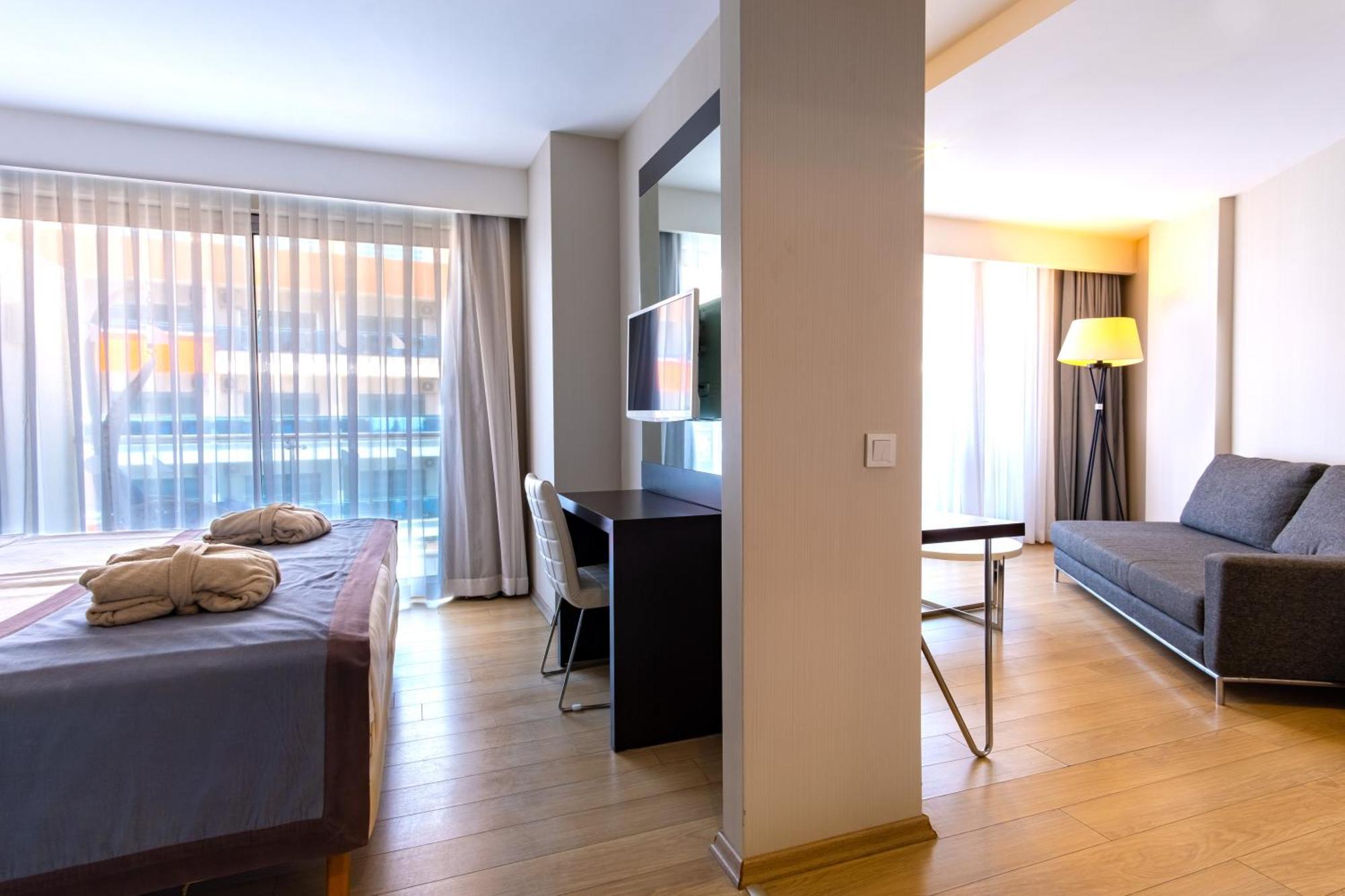 Suite with Land View